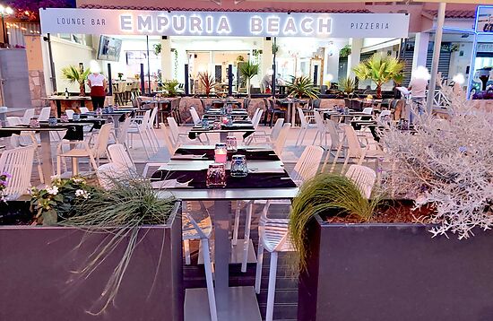 Transfer Bar-Restaurant in full capacity on the seafront EMPURIABRAVA