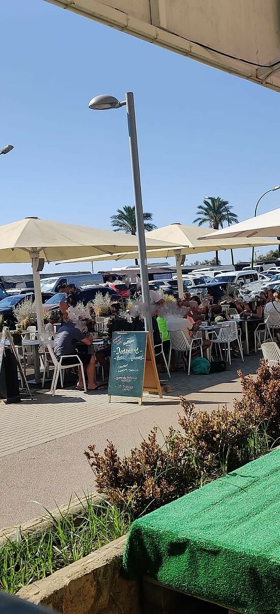 Transfer Bar-Restaurant in full capacity on the seafront EMPURIABRAVA