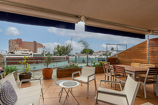 Luxurious apartment with terrace, swimming pool + mooring possibility