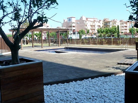 To rent luxury apartment  in Empuriabrava for 6 persons, view on the sea, pool, near of beach , priv