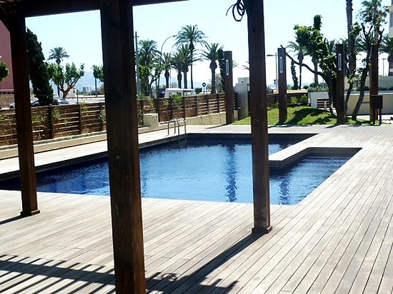 To rent luxury apartment  in Empuriabrava for 6 persons, view on the sea, pool, near of beach , priv