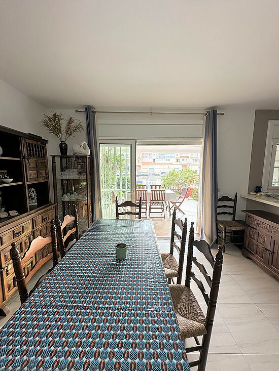 Flat for rent with views of the canal in Empuriabrava.