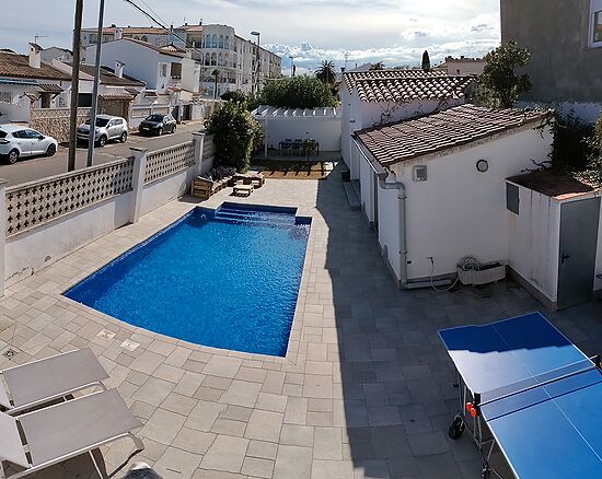 House with private pool for rent in Empuriabrava