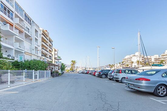 APPARTEMENT D'UNE CHAMBRE À COUCHER À VENDRE DANS LE PORT GREC EMPURIABRAVA