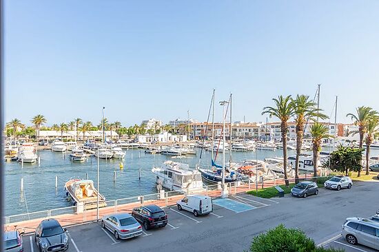 APPARTEMENT D'UNE CHAMBRE À COUCHER À VENDRE DANS LE PORT GREC EMPURIABRAVA