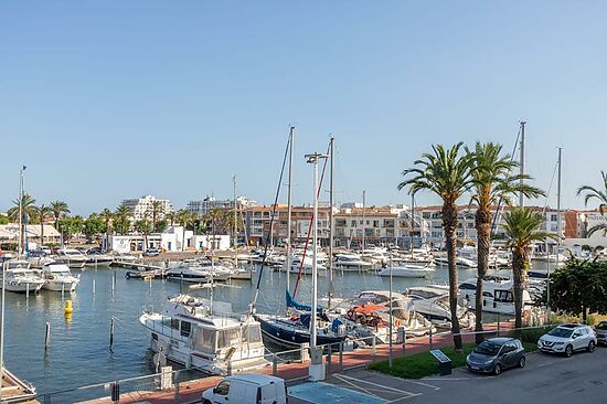 APPARTEMENT D'UNE CHAMBRE À COUCHER À VENDRE DANS LE PORT GREC EMPURIABRAVA