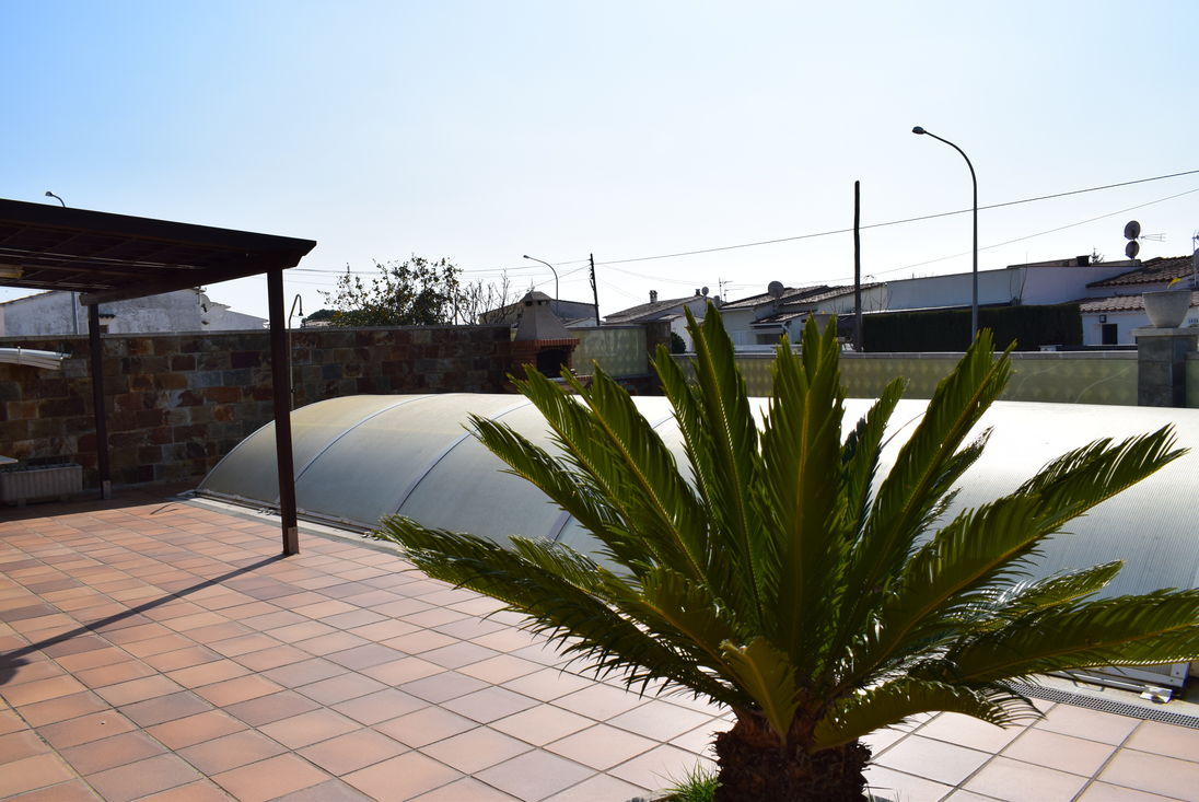 Castelló d'Empúries, maison  de plain pied , tout confort avec piscine climatisée