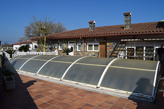 Castelló d'Empúries , casa en una sola planta en venta, 5 dormitorios, garaje, totalmente equipada, piscina climatizada