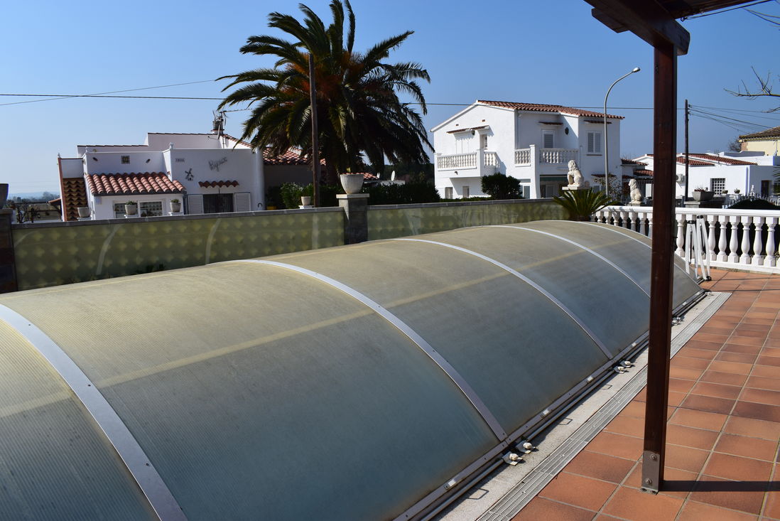 Castelló d'Empúries, casa en venta  de una sola planta, todo comfort con piscina climatizada