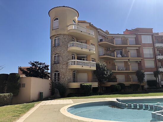 Empuriabrava, en venta, apartamento 3 dormitorios,piscina comunitaria y cerca playa