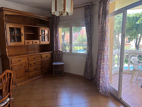 Empuriabrava, en venta, apartamento 3 dormitorios,piscina comunitaria y cerca playa