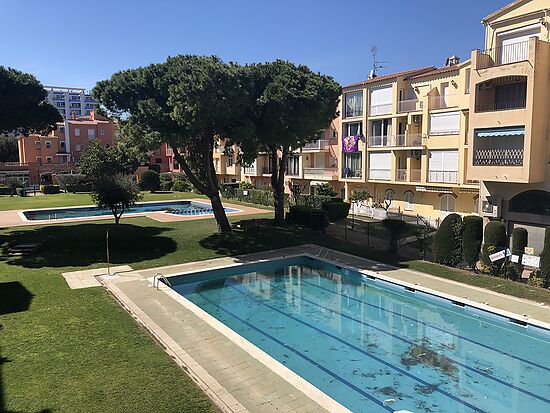 Empuriabrava, en venta, apartamento 3 dormitorios,piscina comunitaria y cerca playa