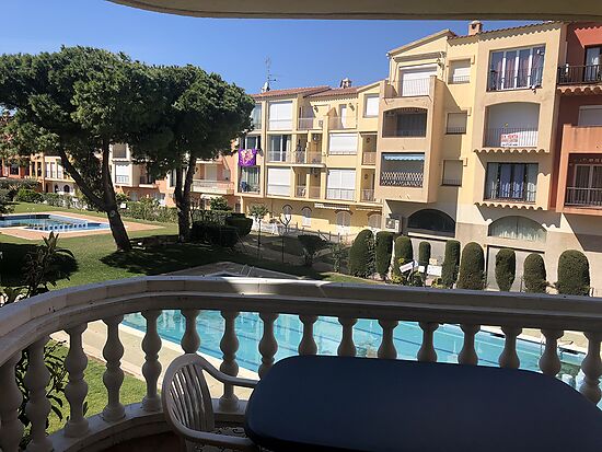 Empuriabrava, en venta, apartamento 3 dormitorios,piscina comunitaria y cerca playa