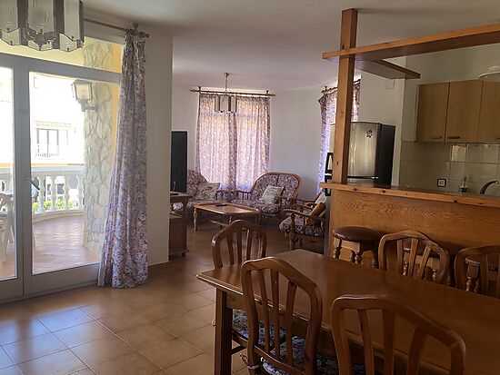 Empuriabrava, en venta, apartamento 3 dormitorios,piscina comunitaria y cerca playa