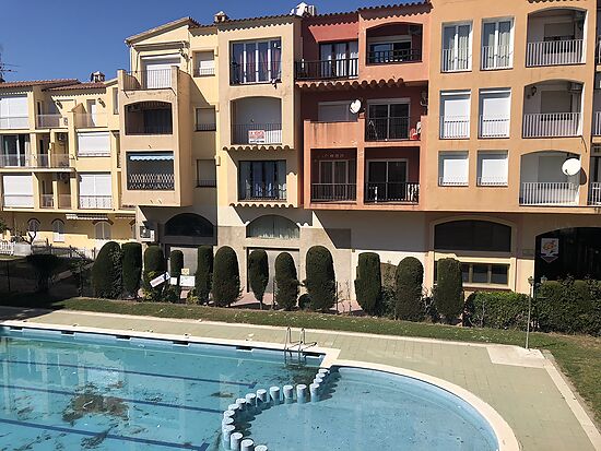 Empuriabrava, en venta, apartamento 3 dormitorios,piscina comunitaria y cerca playa