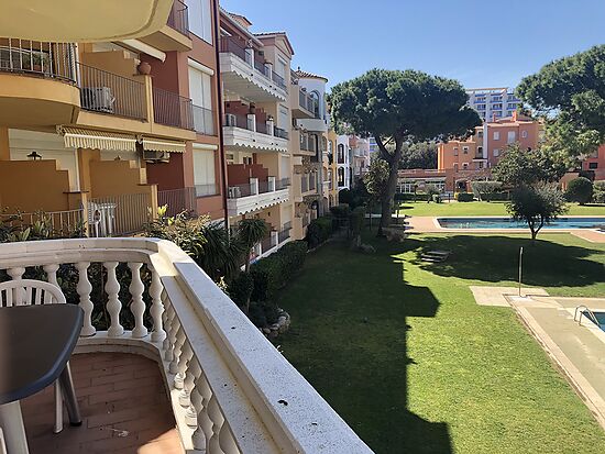 Empuriabrava, en venta, apartamento 3 dormitorios,piscina comunitaria y cerca playa