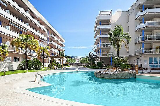 Roses,en vente, penthouse de 3 chambres, vue Marina et piscine communutaire