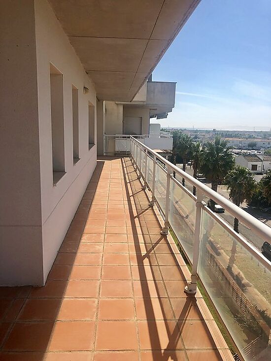 Roses,en vente, penthouse de 3 chambres, vue Marina et piscine communutaire