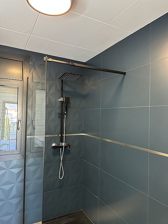 Bonita casa al canal con piscina privada, amarre y wifi en alquiler en Empuriabrava.