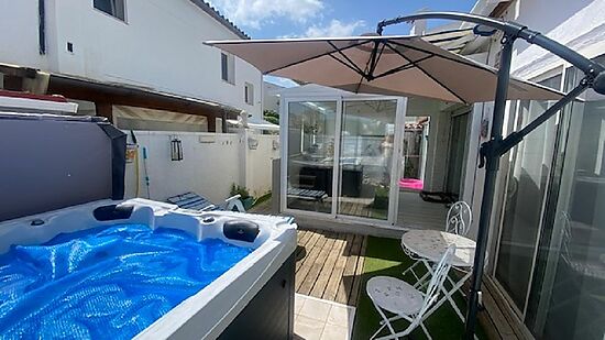 Empuribrava,en vente, maison 2 chambres, jardin, garage, jacuzzi