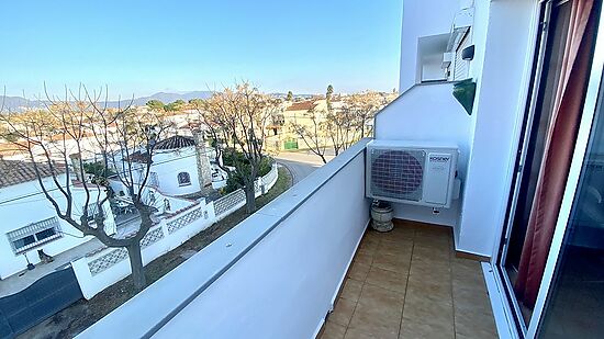 Empuriabrava, en vente, appartement 1 chambre,terrasse, climatisation, dans un quartier tranquille