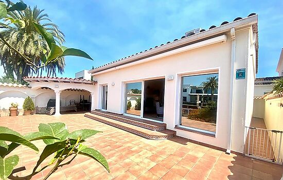 Empuriabrava, for sale, house 3 bedrooms, pool and mooring