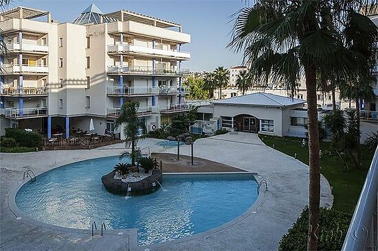 Roses, Sta. Margarita, en vente, appartement 2 chambres,terrasse, piscine et parking communautaires