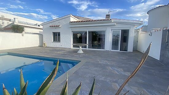 Empuriabrava, en vente, maison sur canal, 3 chambres, piscine et amarre