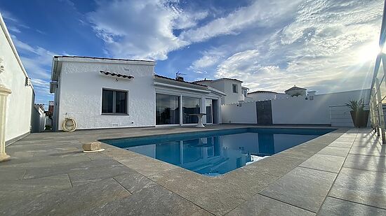 Empuriabrava, en vente, maison sur canal, 3 chambres, piscine et amarre