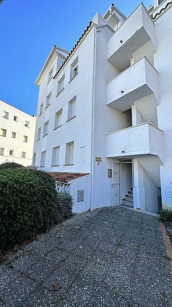 Empuriabrava, en venta, estudio, parking privado ,, zona tranquila