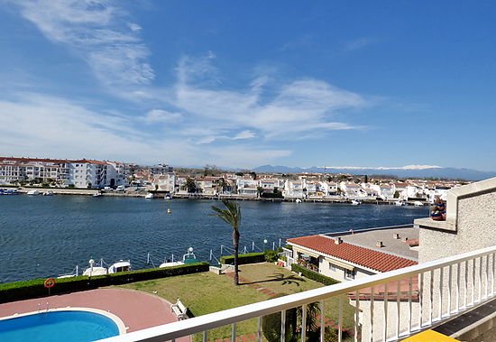 Empuriabrava, for rent, apartment with canal view for 4 persons, poll, garage and mooring optional