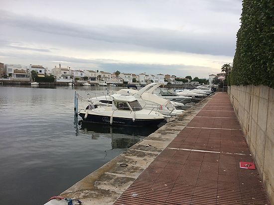 Empuriabrava, for rent, apartment with canal view for 4 persons, poll, garage and mooring optional