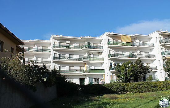 Bel appartement renové avec vue mer et montagne