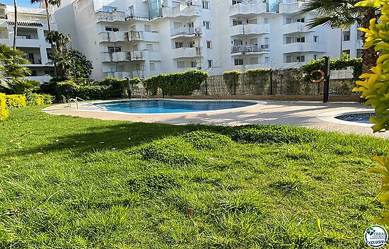 Appartement avec piscine et jardin