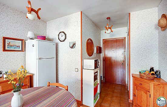 One bedroom apartment in the center of Roses near the beach