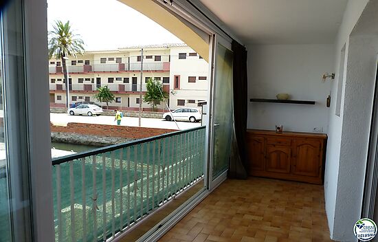 Grand appartement en vente , F2 , vue sur canal, amarre de 2,4 x 5,5 m , zone Port Emporda sur Empur