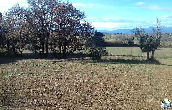 Large fenced plot in TORRE DEL VENT near Rosas for sale.