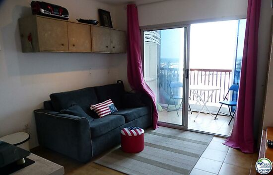 Studio cabin for sale with views on the beachfront in Empuriabrava