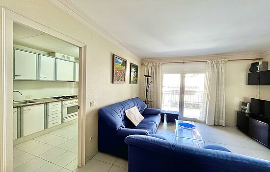 Three-bedroom apartment in the center of Rosas with optional parking