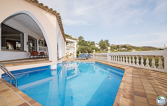 Villa with stunning sea views in Mas Fumats