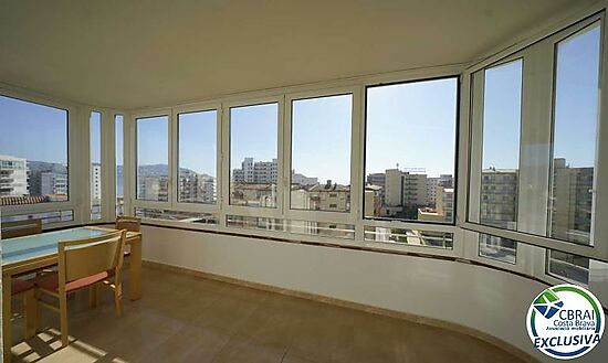 Apartamento de 2 habitaciones con vista al mar a 300 metros de la playa