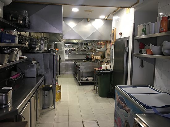 Rosas, centro, restaurante en venta en pleno funcionamiento, muy conocido