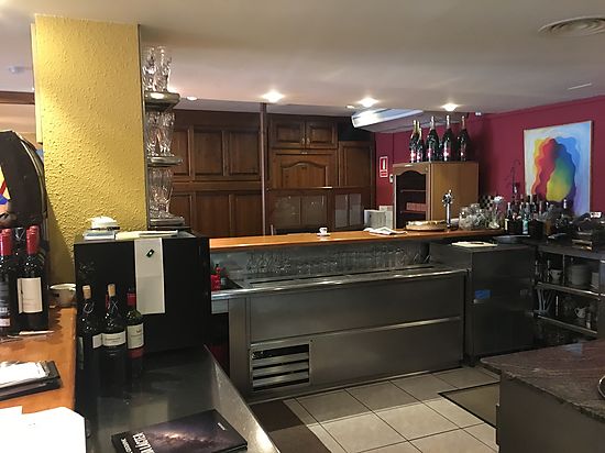 Rosas, centro, restaurante en venta en pleno funcionamiento, muy conocido