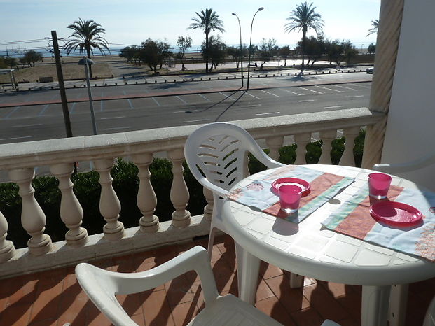 Attitude Services :  for rent, Empuriabrava nice apartment in first line of the beach with private parking place