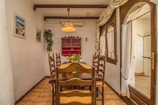 Empuriabrava, for rent, house with 3 bedrooms, 2 bathrooms, several terraces with view on the canal,