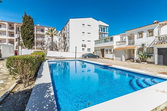 Empuriabrava, casa en alquiler , con 3 dormitorios, 2 baños, varias terrazas con vistas al canal, aa