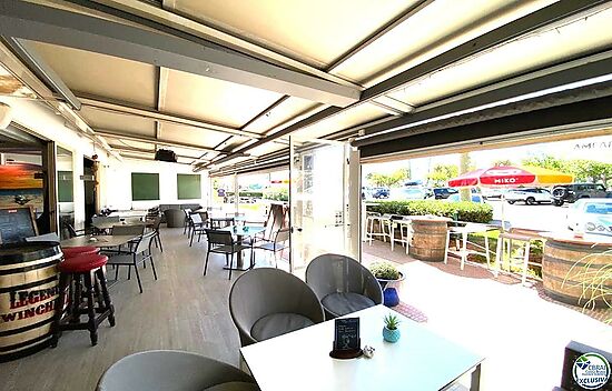 Commercial premises 100m from the Empuriabrava beach.