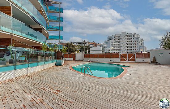 Luxurious apartment with terrace, swimming pool + mooring possibility