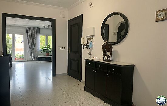 Nice apartment with 4 bedrooms in the center of Roses