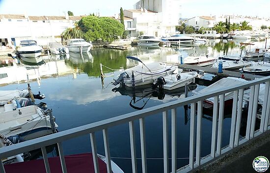 Well maintained and fully equipped studio at the canal, in option garage